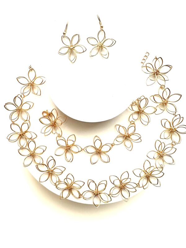 Set colier, bratara si cercei handmade Cute Flower