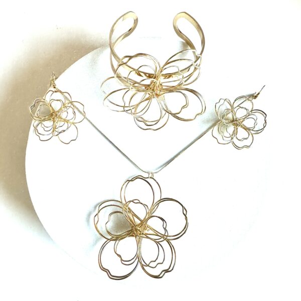 Set colier, brățară și cercei handmade Floare de magnolia
