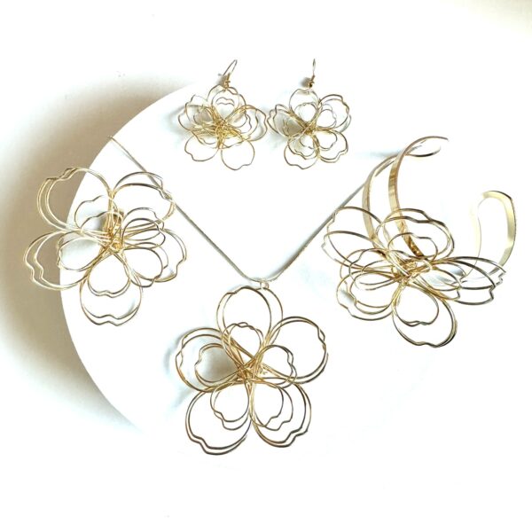 Set colier, inel, brățară și cercei handmade Floare de magnolia
